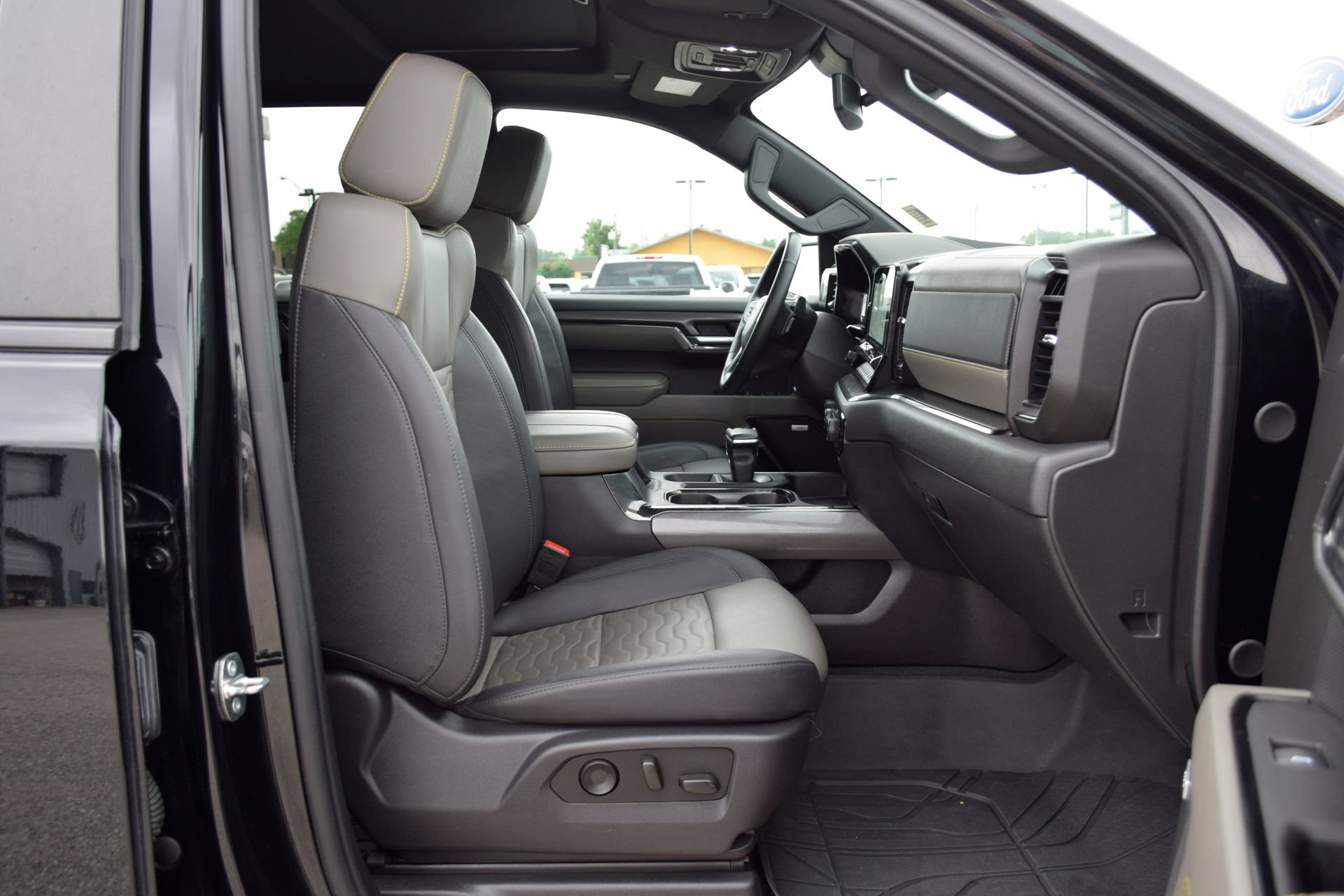 Used 2024 Chevrolet Silverado 1500 ZR2 AWD/4WD image 23