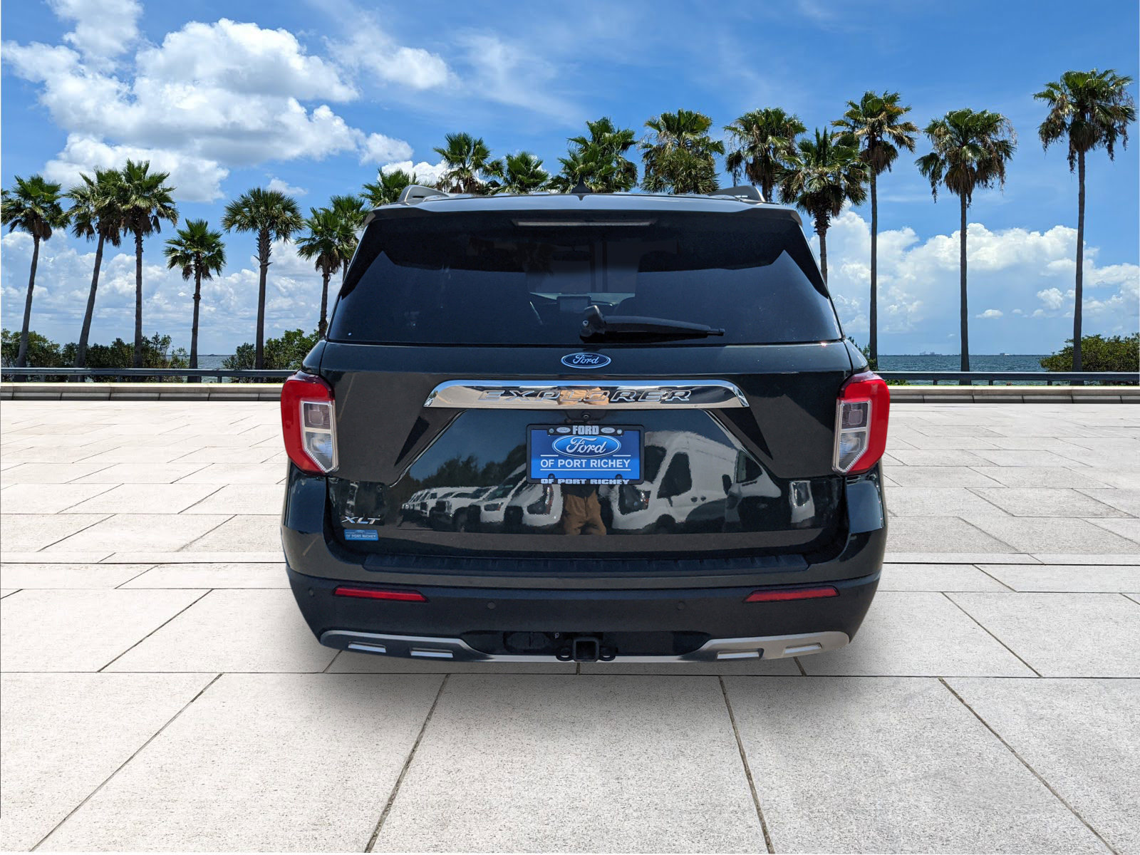 Certified 2022 Ford Explorer XLT w/ Equipment Group 202A image 7