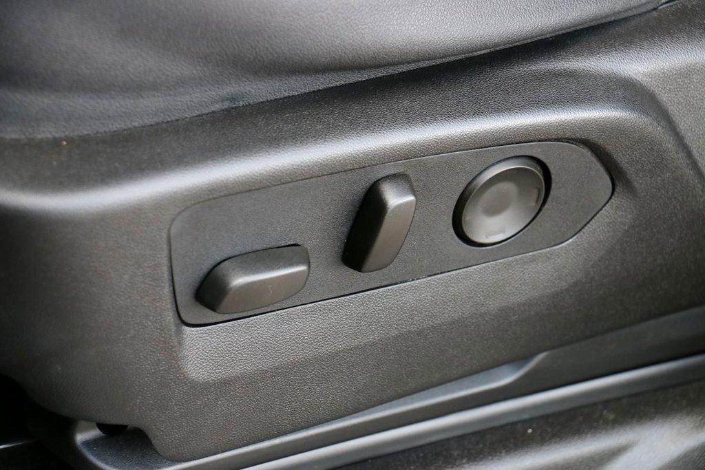 Used 2024 GMC Yukon SLT image 25