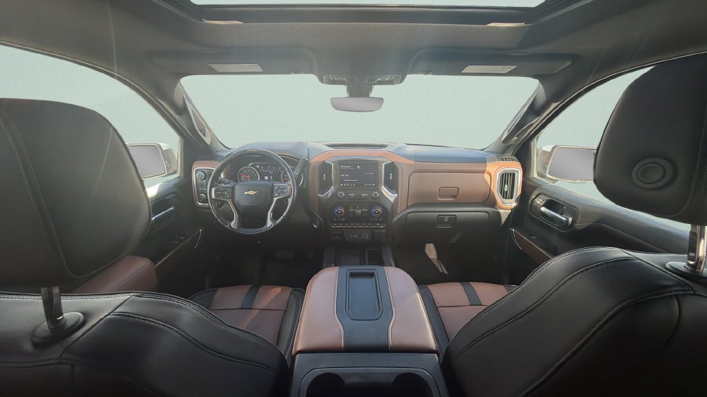 Used 2022 Chevrolet Silverado 1500 High Country w/ Technology Package AWD/4WD image 2