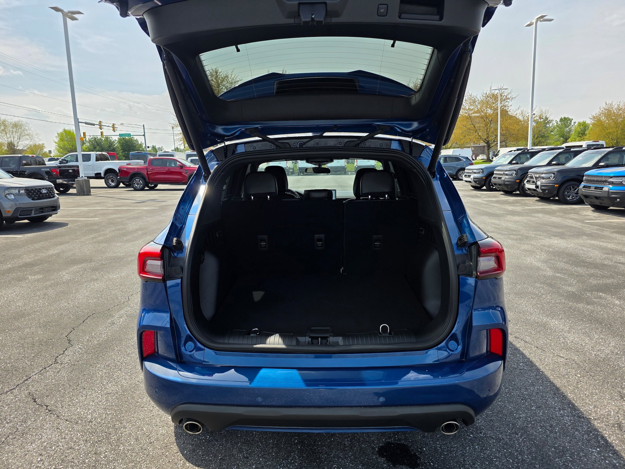 Certified 2023 Ford Escape ST-Line w/ Tech Pack #1 AWD/4WD image 9