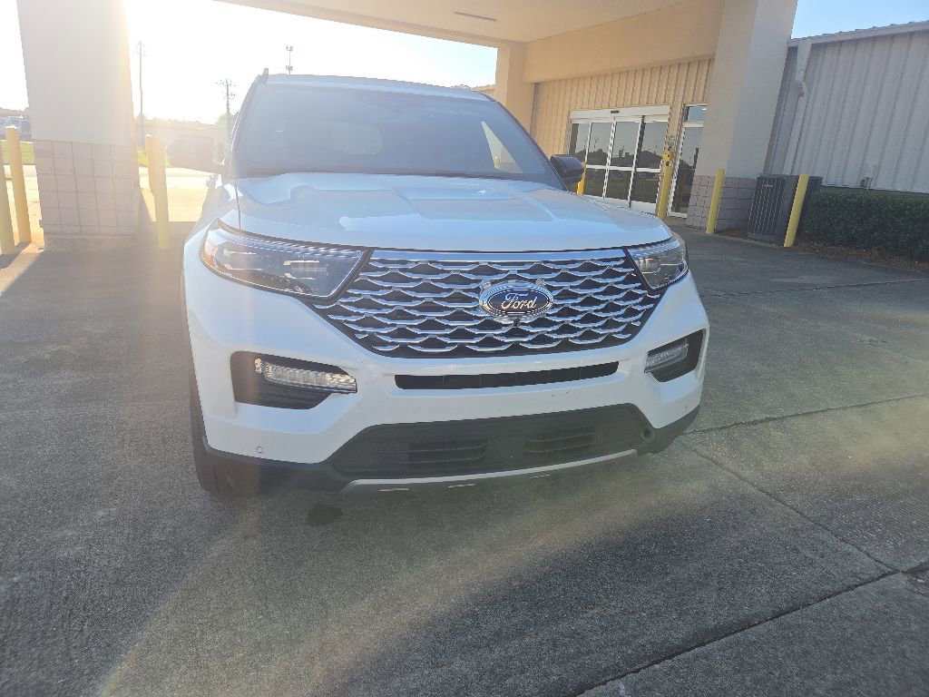 Certified 2023 Ford Explorer Platinum w/ Technology Package AWD/4WD image 2