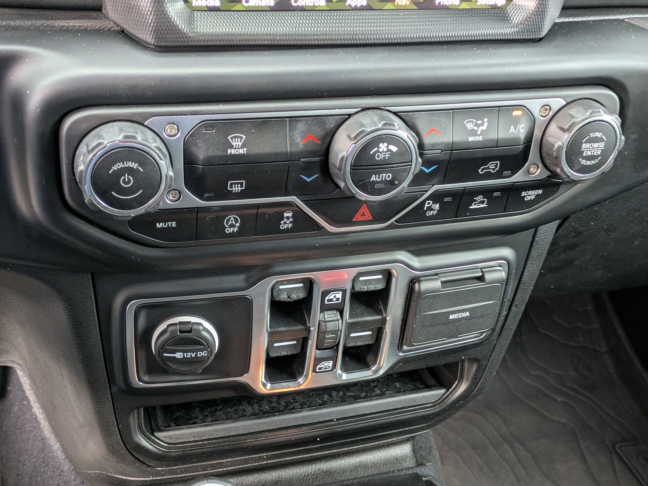 Used 2023 Jeep Wrangler Unlimited Sahara AWD/4WD image 24