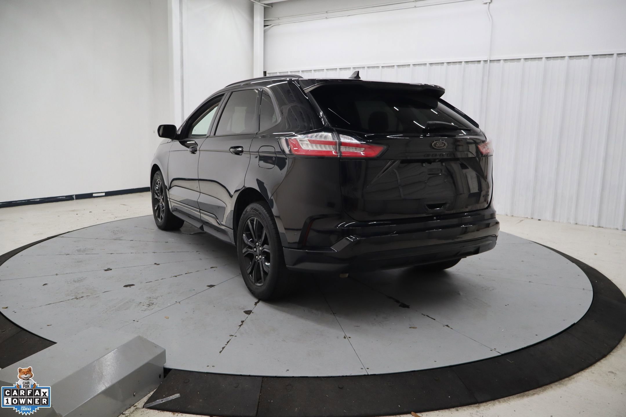 Certified 2022 Ford Edge SE w/ Black Appearance Package image 3