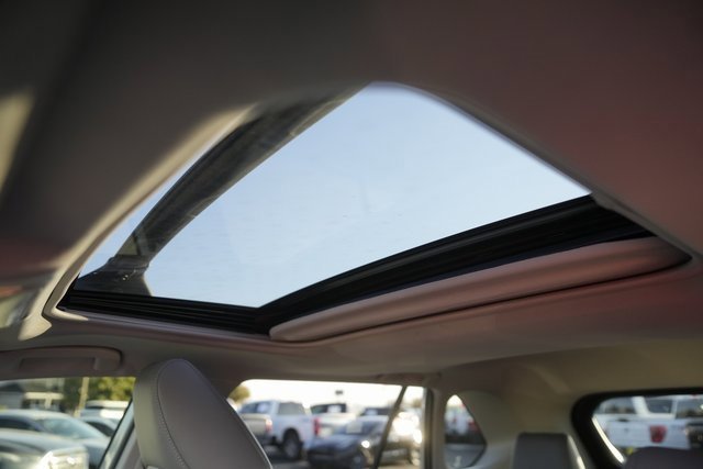 Used 2020 Toyota RAV4 XLE Premium image 11