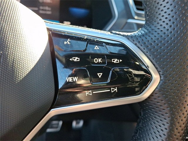 Used 2022 Volkswagen Tiguan SE R-Line image 23