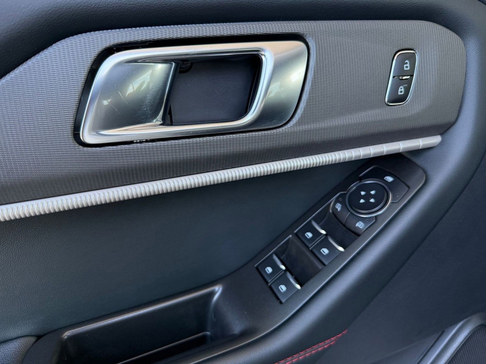 Certified 2025 Ford Explorer ST-Line w/ ST-Line Street Pack AWD/4WD image 13