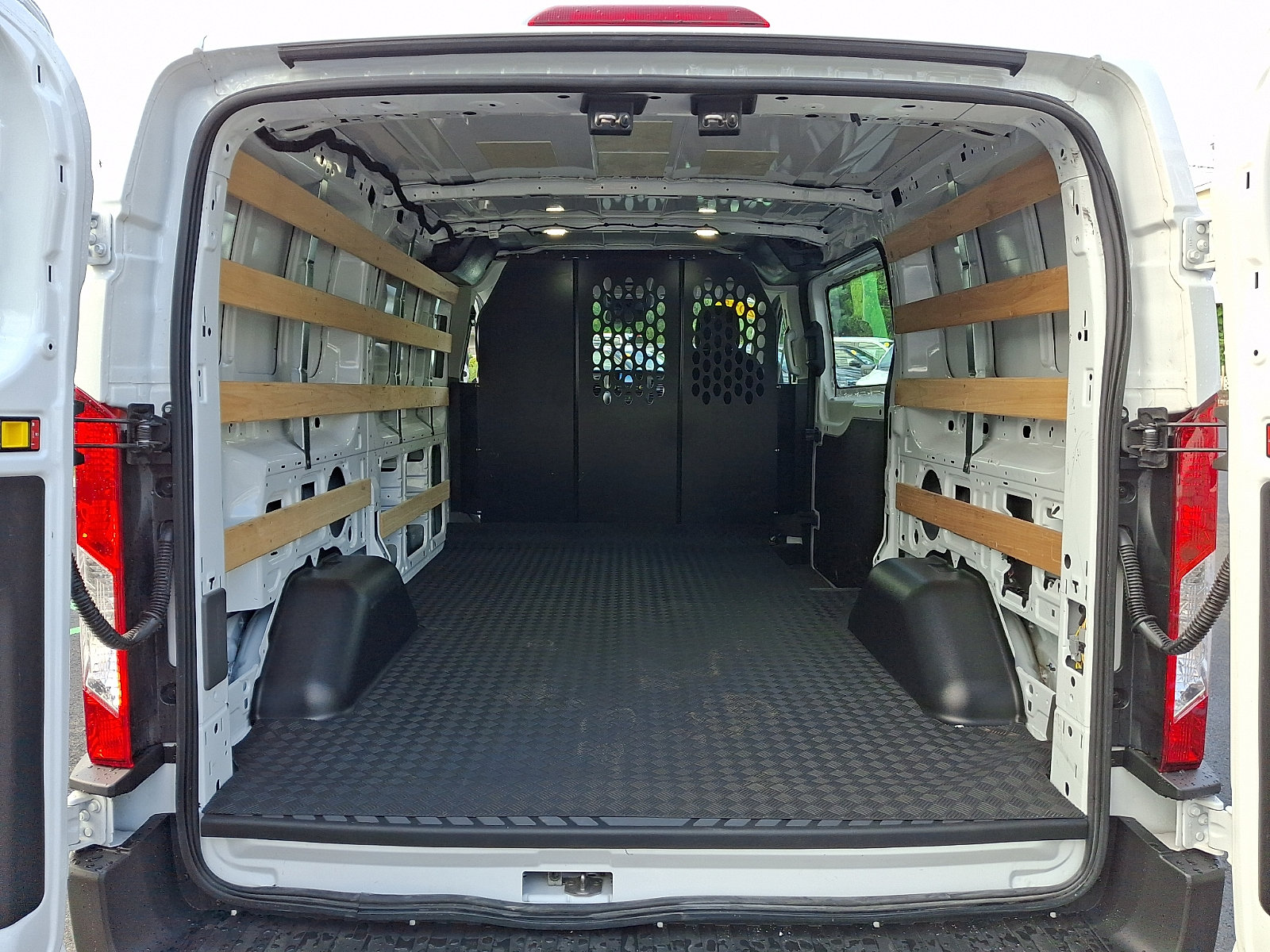 Certified 2025 Ford Transit 250 Low Roof w/ Exterior Upgrade Package RWD image 27