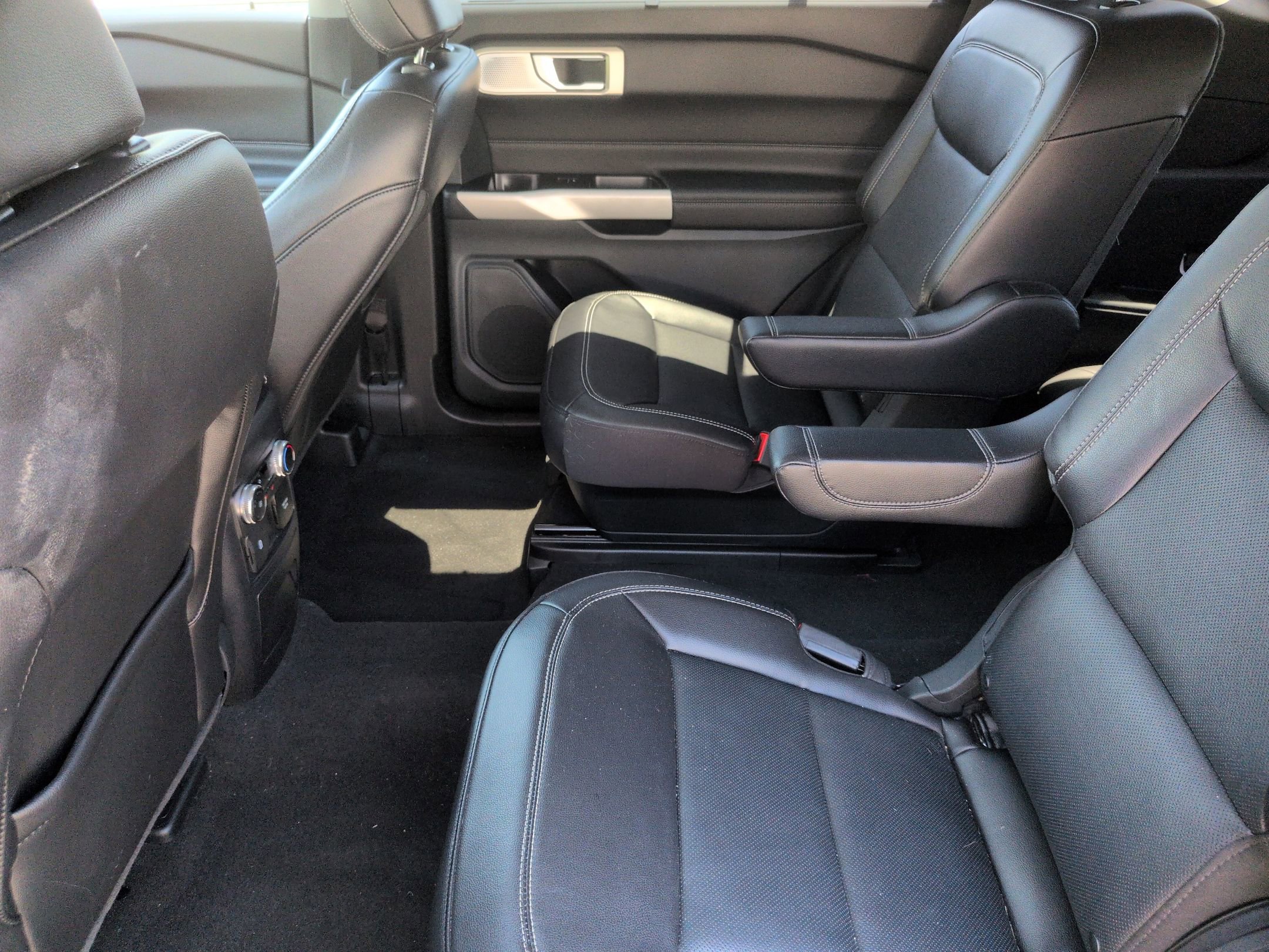 Certified 2023 Ford Explorer Limited w/ Limited Technology Package RWD image 31