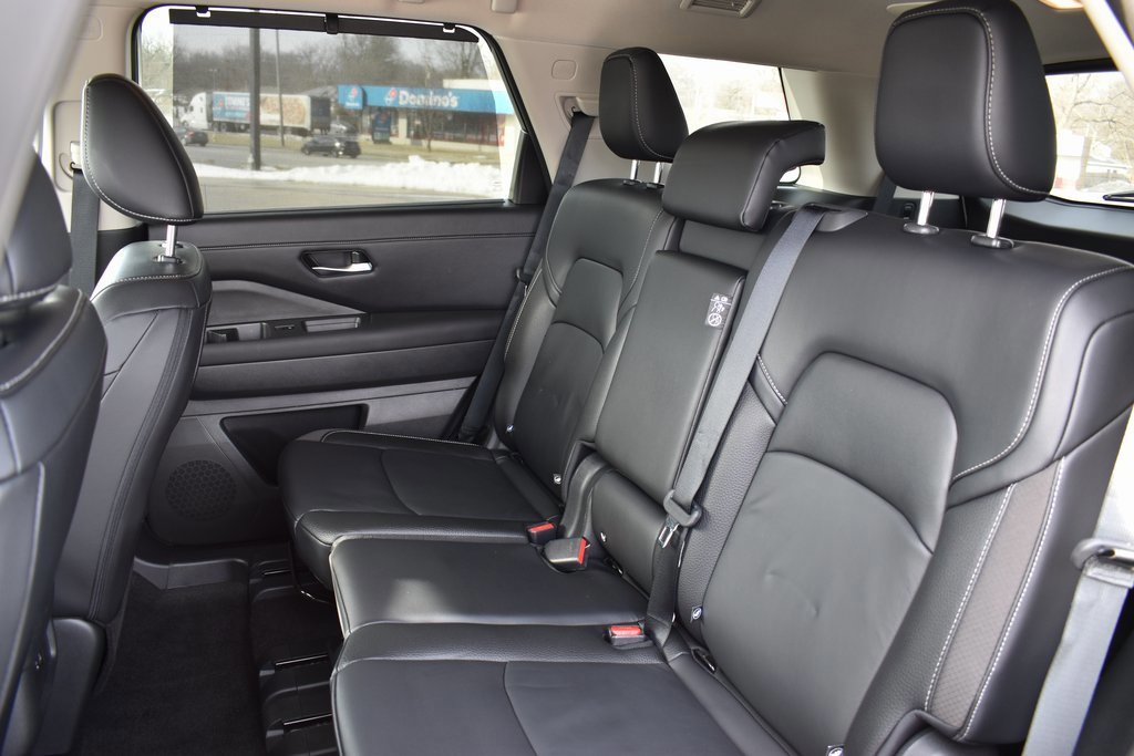 Used 2024 Nissan Pathfinder SL image 7