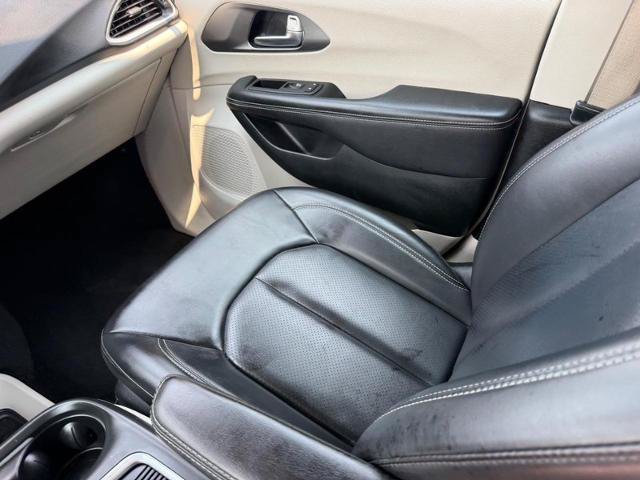 Used 2023 Chrysler Pacifica Touring-L FWD image 20