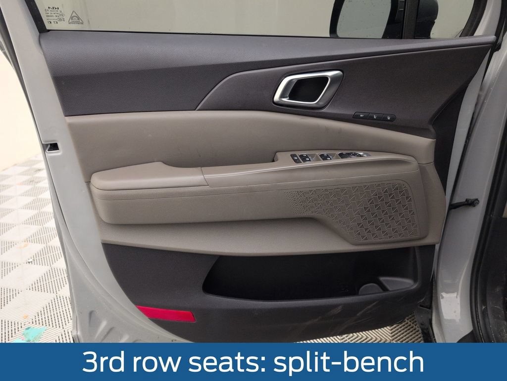 Used 2025 Kia Carnival EX FWD image 28
