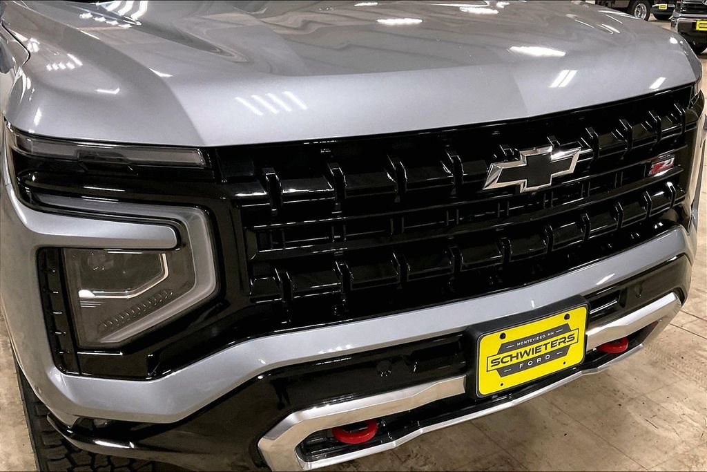 Used 2025 Chevrolet Suburban Z71 AWD/4WD image 29