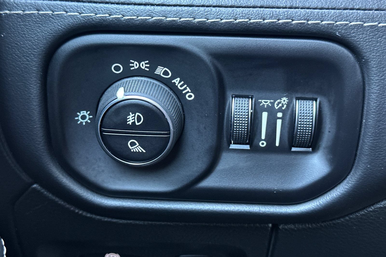 Used 2023 RAM 1500 Limited AWD/4WD image 40