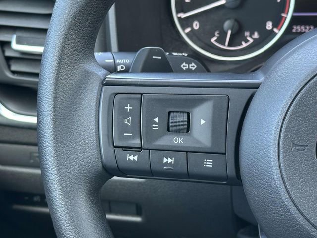 Used 2023 Nissan Rogue S AWD/4WD image 22