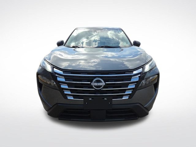 Used 2024 Nissan Rogue S AWD/4WD image 2