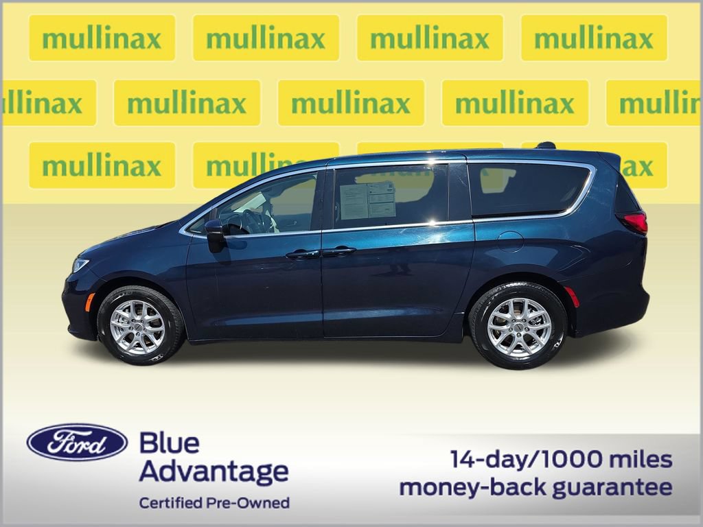Used 2023 Chrysler Pacifica Touring-L FWD image 12