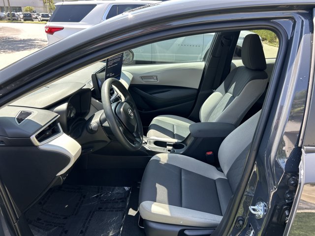 Used 2025 Toyota Corolla LE FWD image 11
