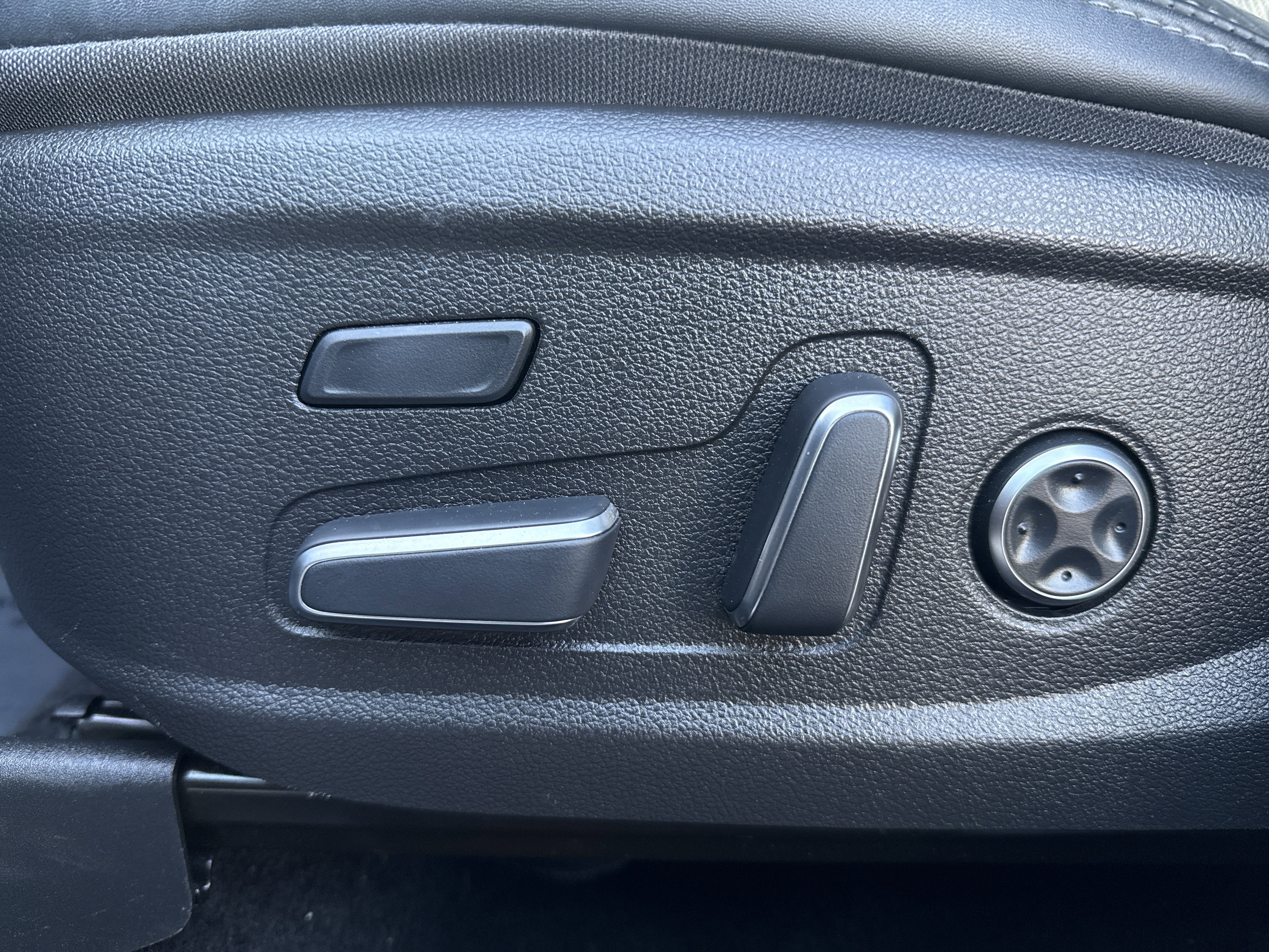 Used 2022 Hyundai Santa Fe Calligraphy image 13