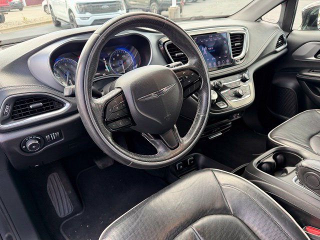Used 2020 Chrysler Pacifica Limited w/ S Appearance Package FWD image 7