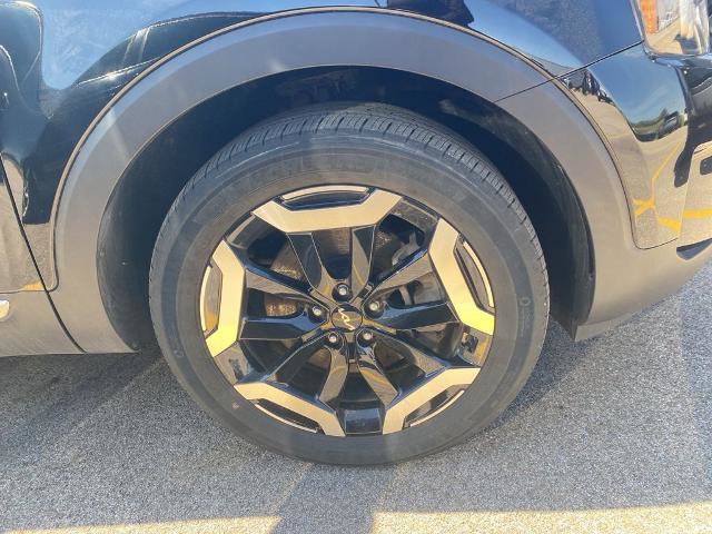 Used 2023 Kia Telluride EX w/ EX Captain's Chair Package AWD/4WD image 6