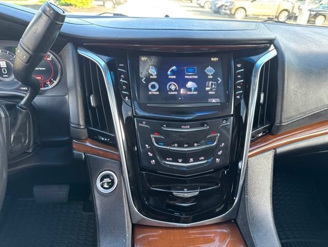 Used 2018 Cadillac Escalade Luxury AWD/4WD image 32