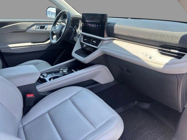 Certified 2025 Ford Explorer Active AWD/4WD image 3