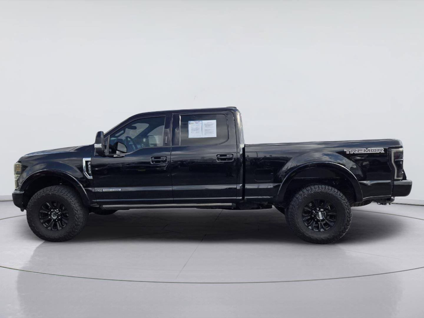 Certified 2022 Ford F250 Lariat w/ Tremor Off-Road Package AWD/4WD image 5
