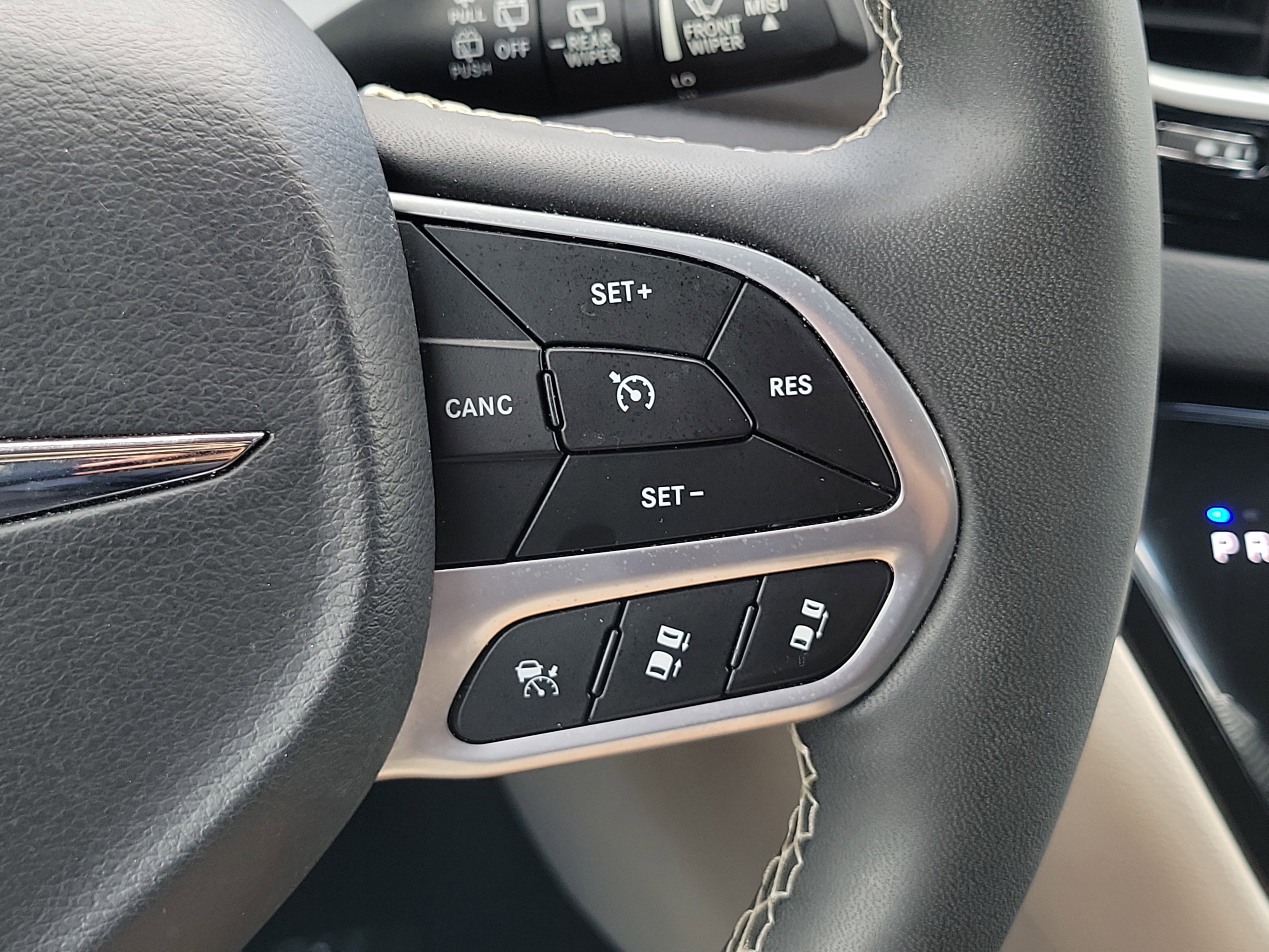 Used 2024 Chrysler Pacifica Touring-L FWD image 24