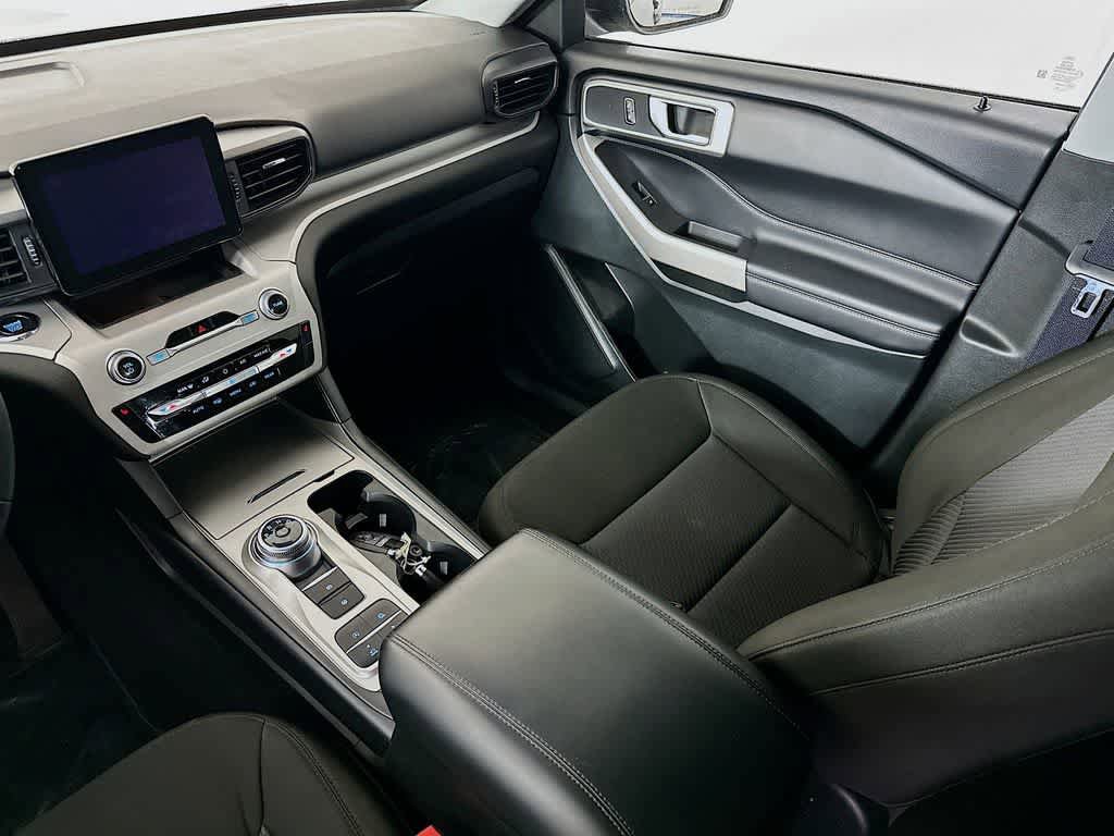 Certified 2024 Ford Explorer XLT RWD image 11
