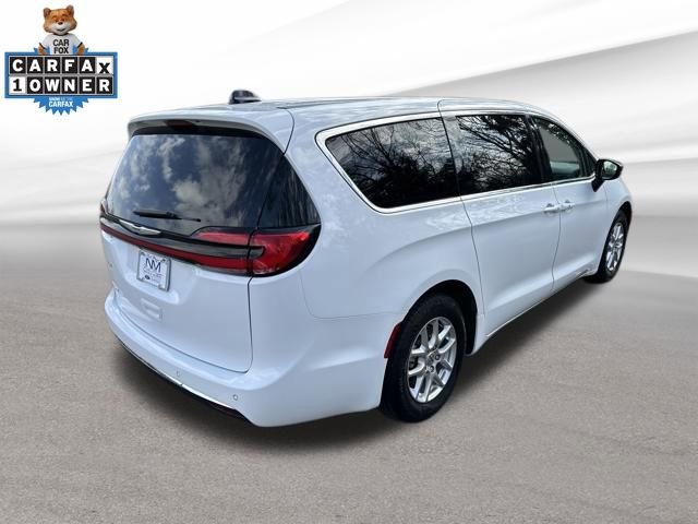 Used 2024 Chrysler Pacifica Touring-L image 7