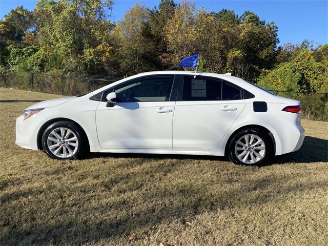 Used 2023 Toyota Corolla LE w/ LE Convenience Package image 2