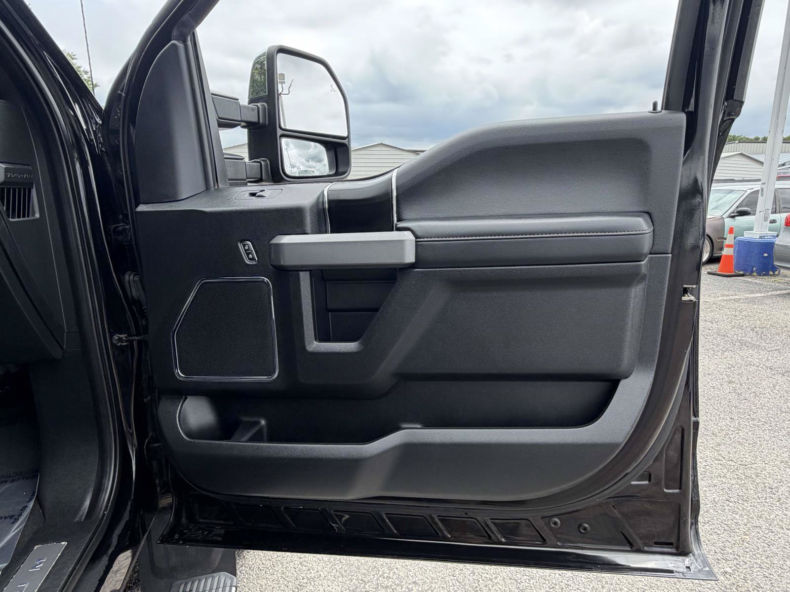 Certified 2019 Ford F450 Platinum w/ Platinum Ultimate Package AWD/4WD image 31