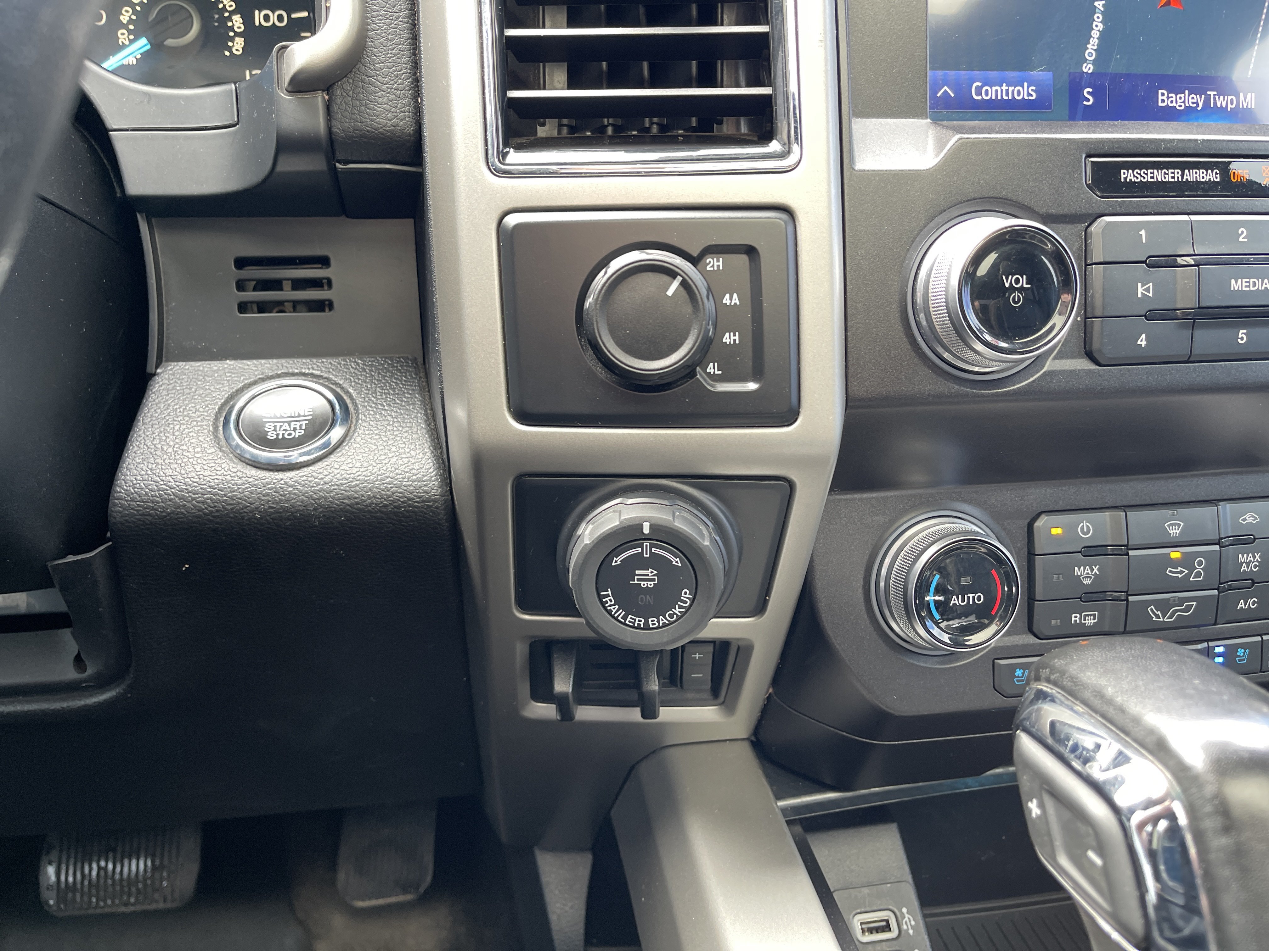 Certified 2020 Ford F150 Lariat w/ Equipment Group 502A Luxury AWD/4WD image 24