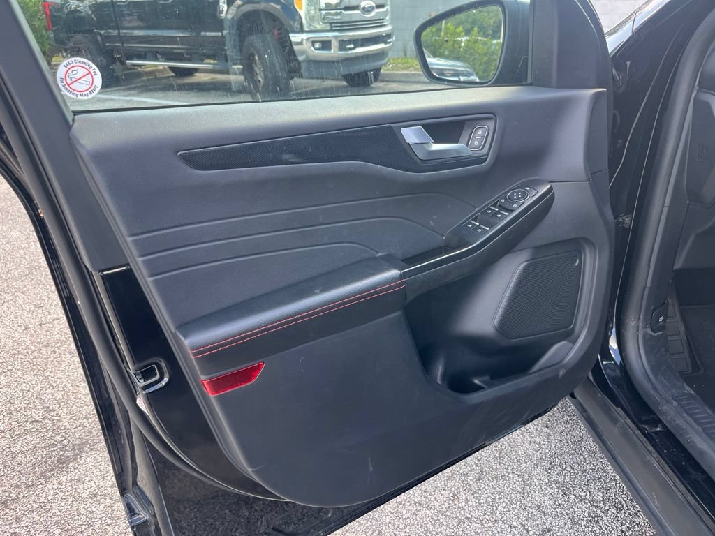Certified 2025 Ford Escape ST-Line FWD image 12
