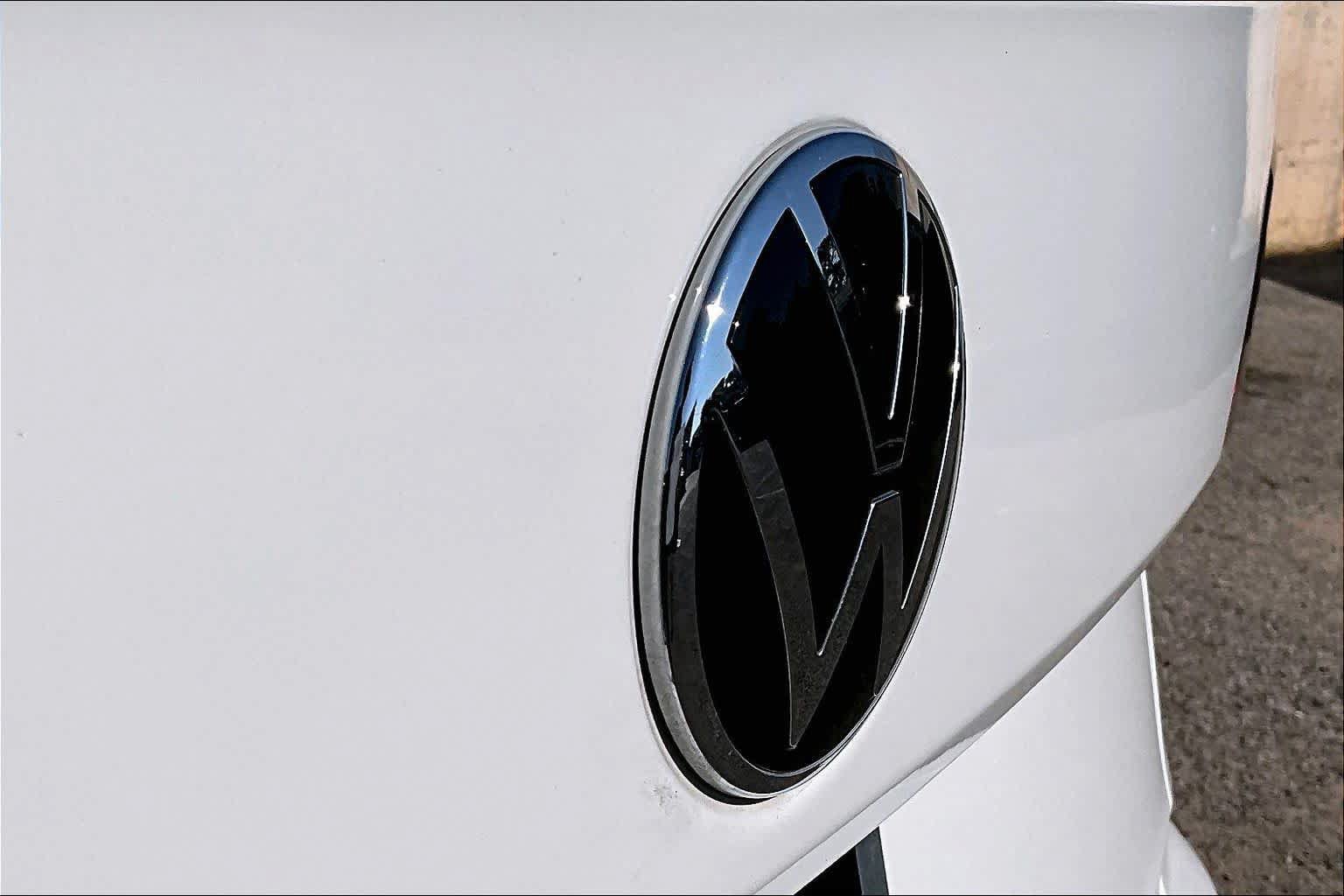 Used 2024 Volkswagen Taos SE w/ MDO Package FWD image 31