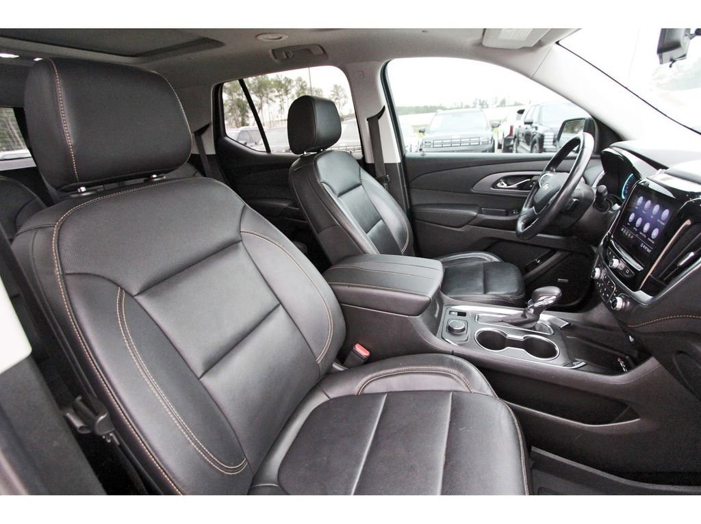 Used 2021 Chevrolet Traverse Premier w/ LPO, Blackout Package FWD image 33