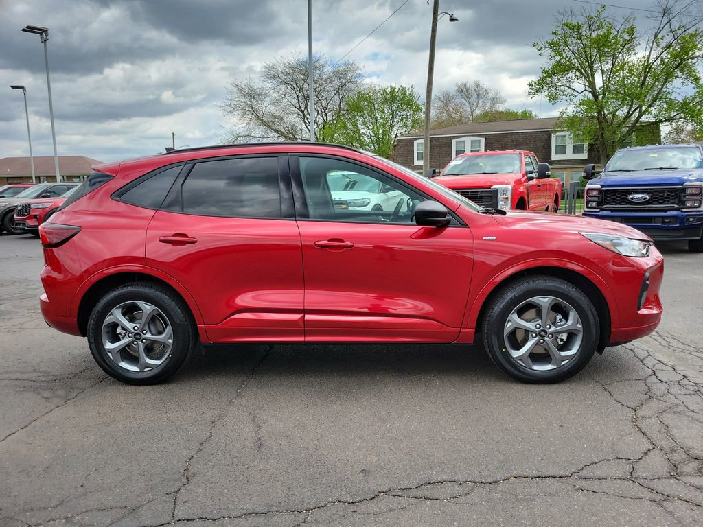Certified 2023 Ford Escape ST-Line w/ Tech Pack #1 AWD/4WD image 6