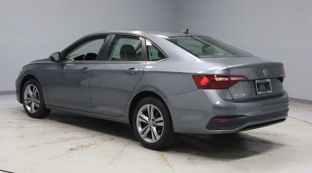 Used 2024 Volkswagen Jetta SE FWD image 8
