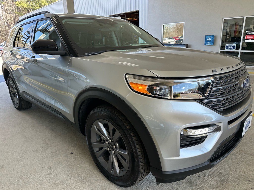 Certified 2024 Ford Explorer XLT w/ Equipment Group 202A image 7
