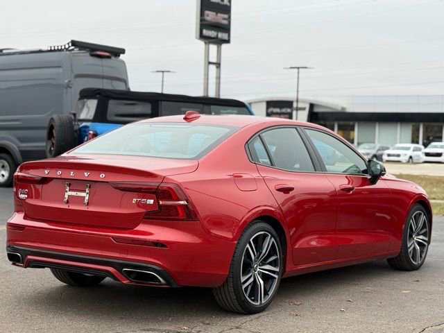 Used 2019 Volvo S60 T5 R-Design image 8