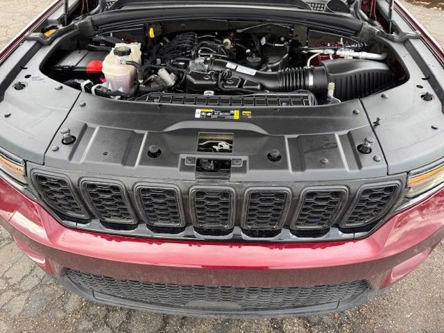 Used 2023 Jeep Grand Cherokee Altitude AWD/4WD image 35