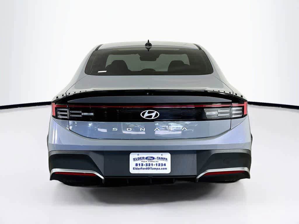 Used 2025 Hyundai Sonata SE FWD image 4