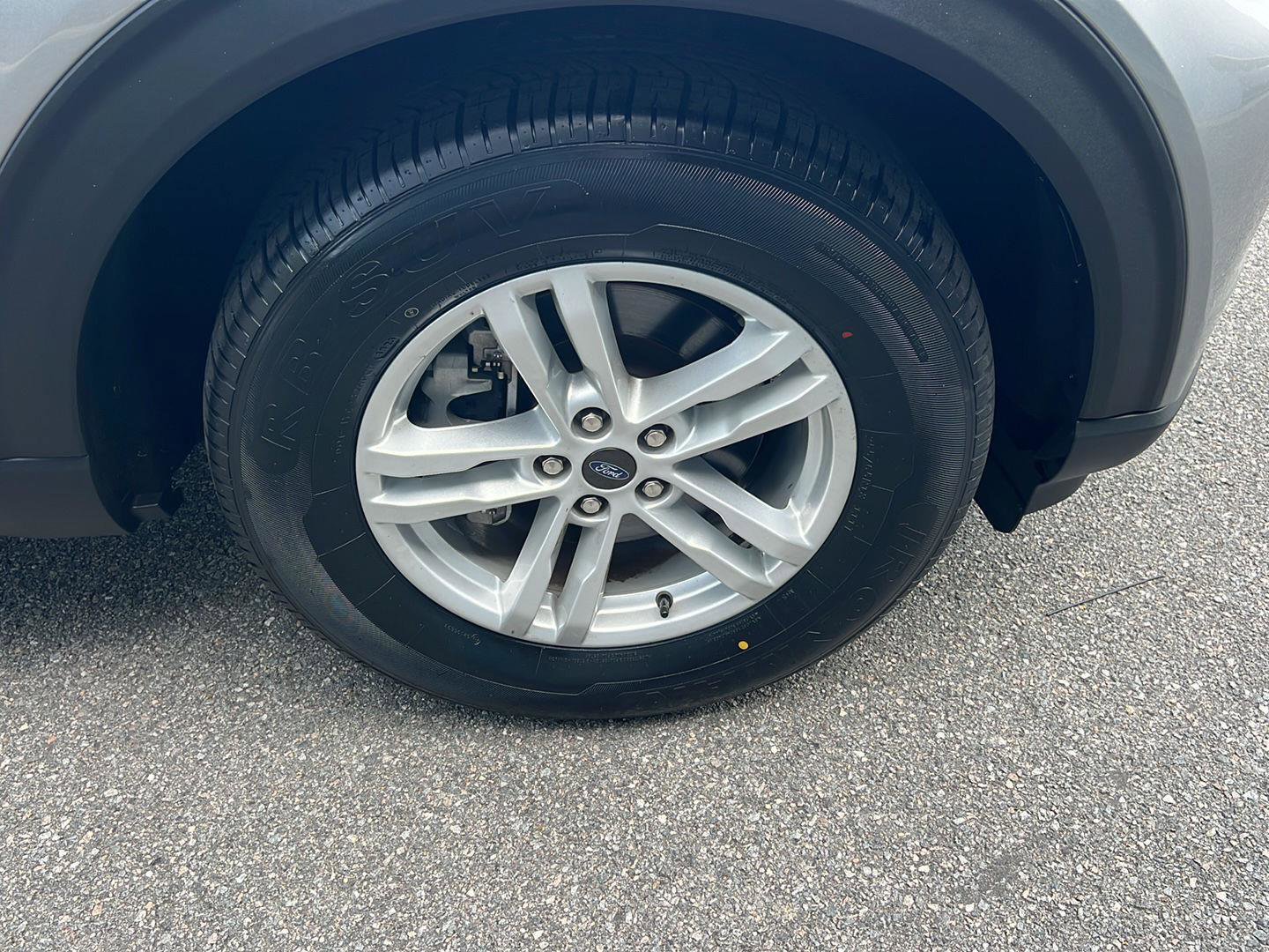 Certified 2024 Ford Explorer XLT RWD image 40