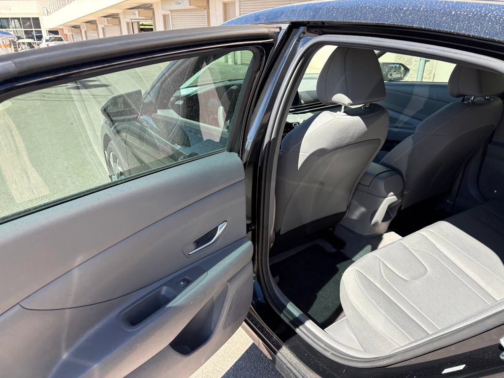 Used 2025 Hyundai Elantra SEL FWD image 25