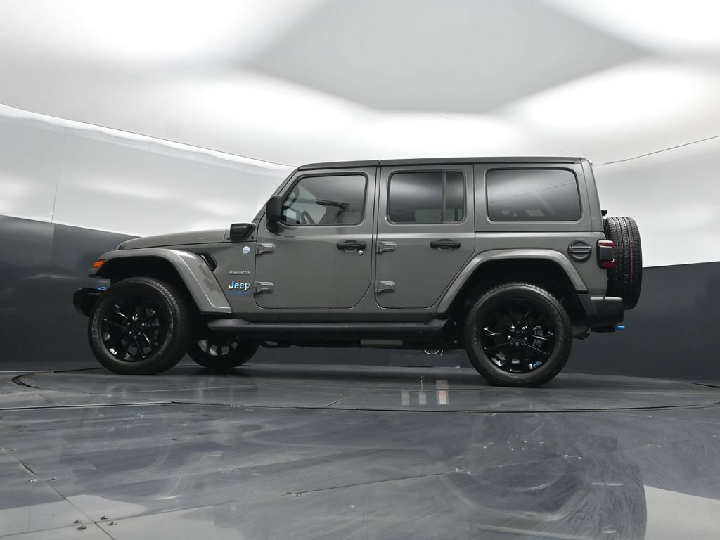 Used 2023 Jeep Wrangler Unlimited Sahara w/ Cold Weather Group AWD/4WD image 8