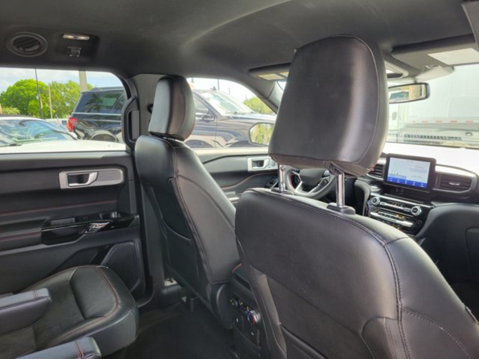 Certified 2022 Ford Explorer ST-Line w/ Class IV Trailer Tow Package RWD image 31