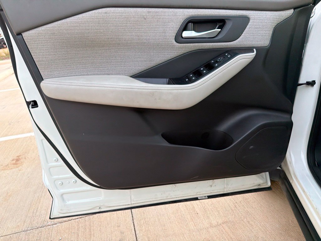 Used 2023 Nissan Rogue SV FWD image 26