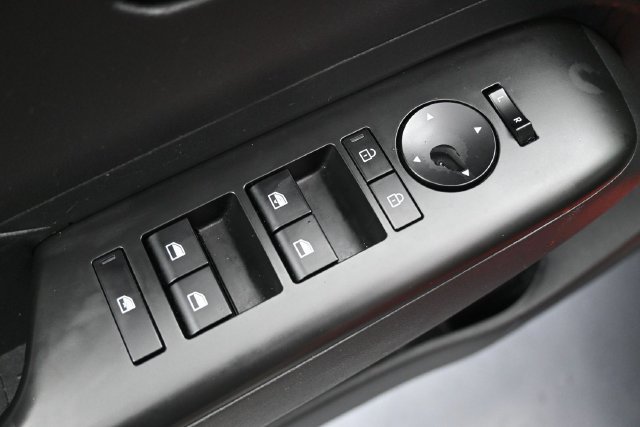 Used 2025 Hyundai Kona SE AWD/4WD image 14