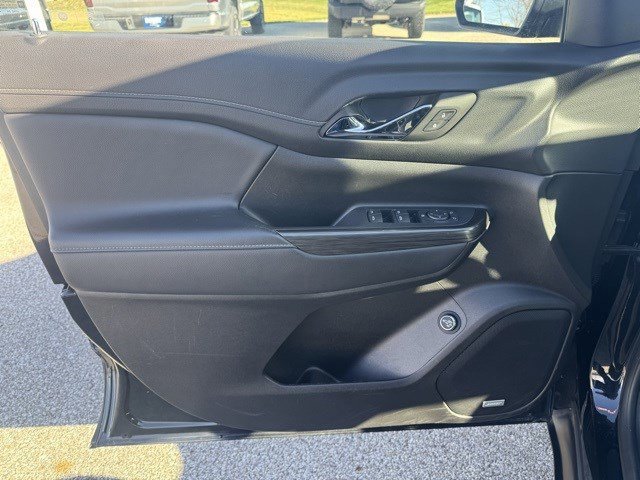 Used 2023 GMC Acadia SLT image 10